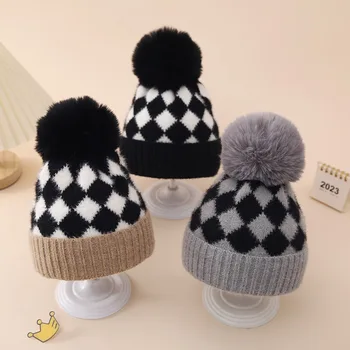 Зимняя шапка для маленьких мальчиков Милая клетчатая вязаная шапочка Теплая шапочка для новорожденных в холодную погоду теплая шапка модные аксессуары